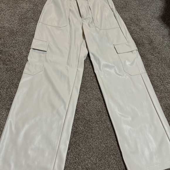 Wild Fable Wide Leg Cargo’s - Picture 3 of 4